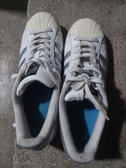 Vând Adidași ca și noi