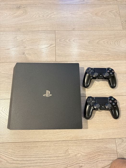 Playstation 4 PRO + 14 игри