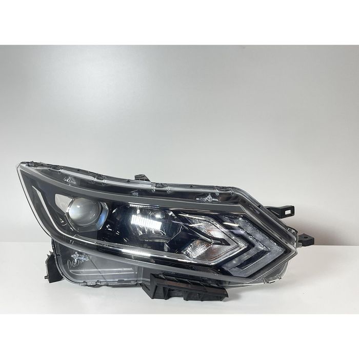 Десен фар за nissan qashqai j11 - 26010hv00a