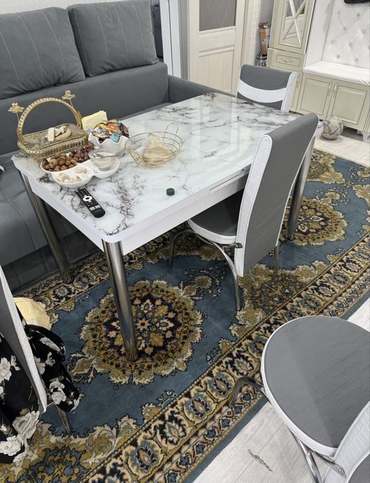 Продам стол со стульями