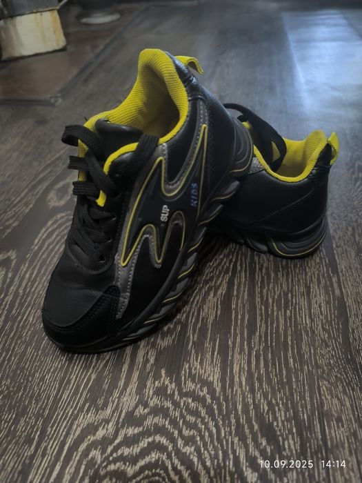 Кроссовки на мальчика