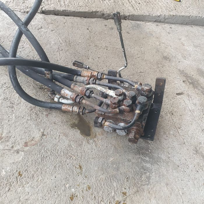 Distribuitor tractor Universal utb sau Fiat 4 ieșiri