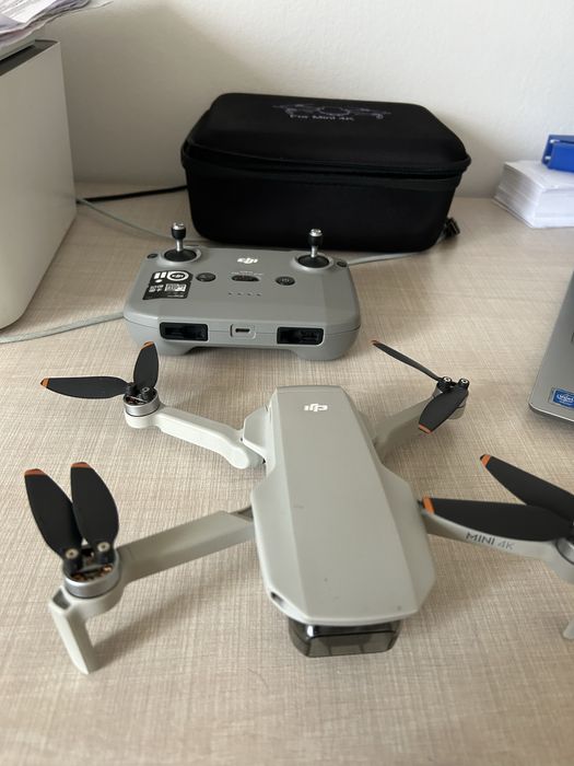 DJI Mini 4K – stare foarte bună – 77 km zburați – geantă cadou