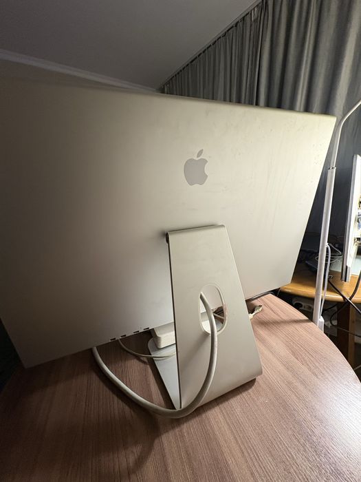 Apple Cinema Display 30