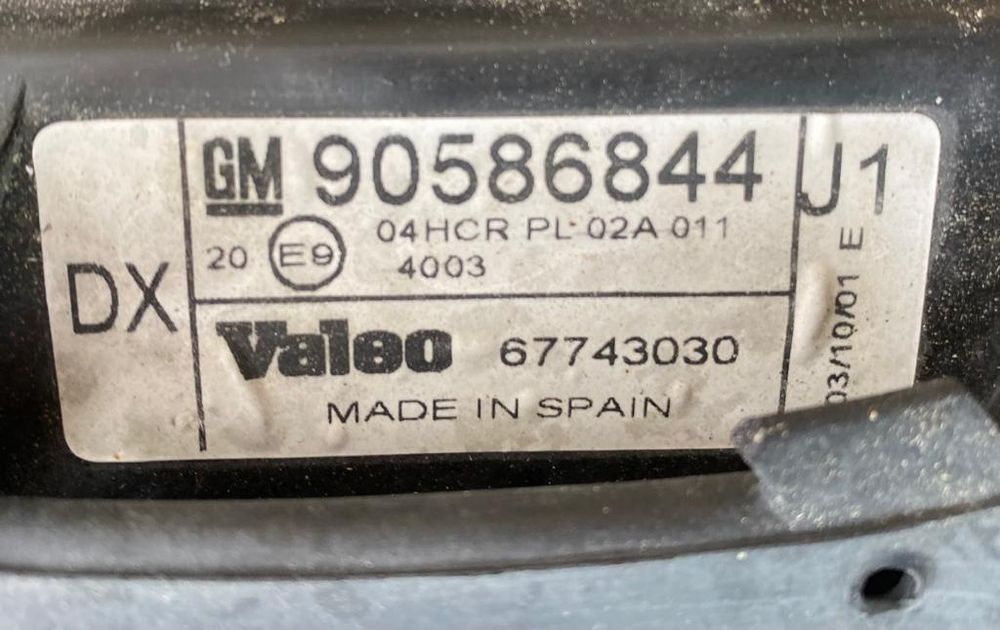 Vând far Opel Vectra