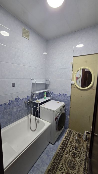 Чиланзар 8.  Срочно. Сдается.  2 х комнатная . Аренда