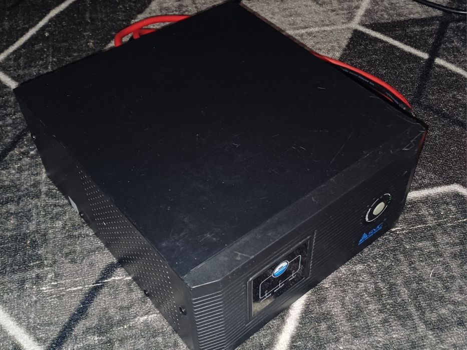 Инвертор / ИБП Ups SVC DIL-1200, 1000Вт, чистый синус