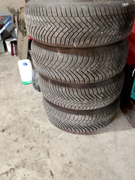 vand 4 roti cu cauciucurii