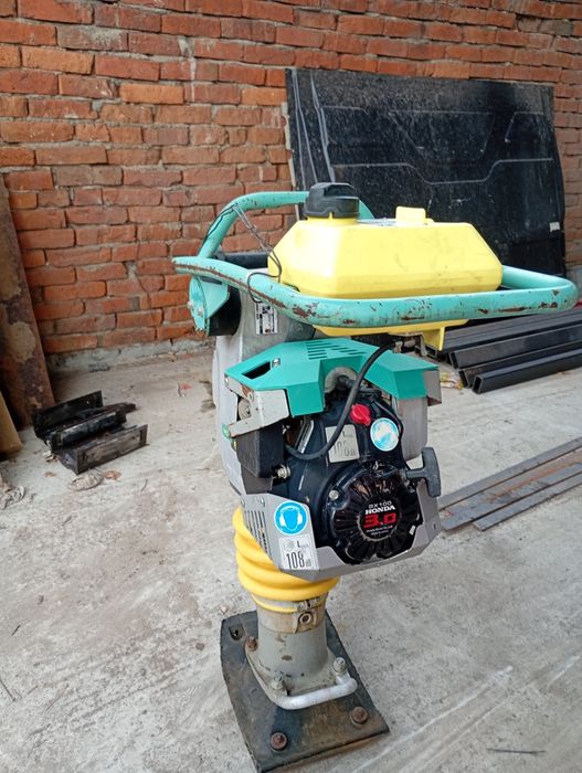 De inchiriat ,închiriez ,inchiriere mai compactor  ,placa pavaj 90 kg