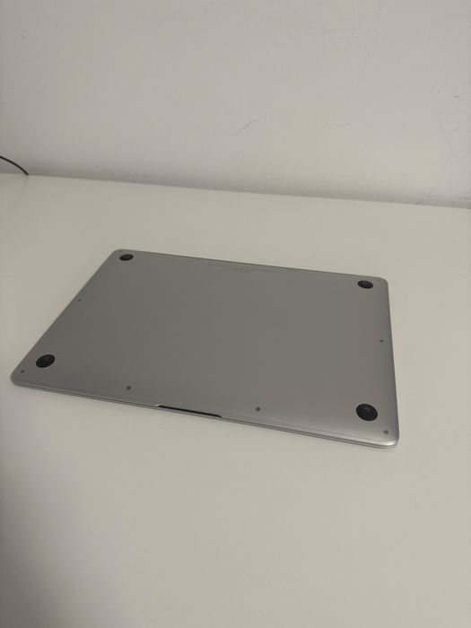 MacBook Air 13” 2019 Silver | 8GB RAM | 128GB SSD | Îngrijit | 1049 lei