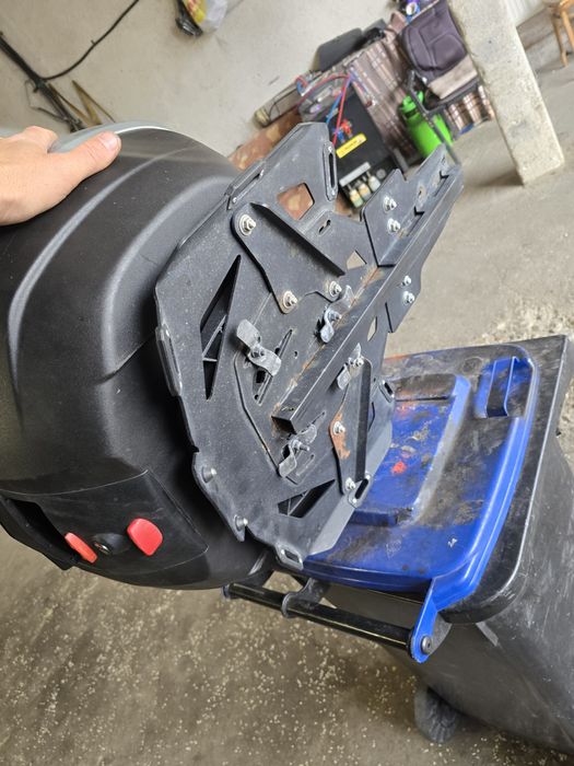 Top Case Lada GIVI  54 L Moto/Can Am Spyder  Ryker cu suport  OEM Isotta