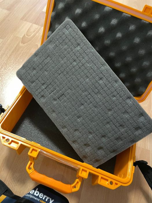 Geanta impermeabila rezistenta la socuri cu burete modular