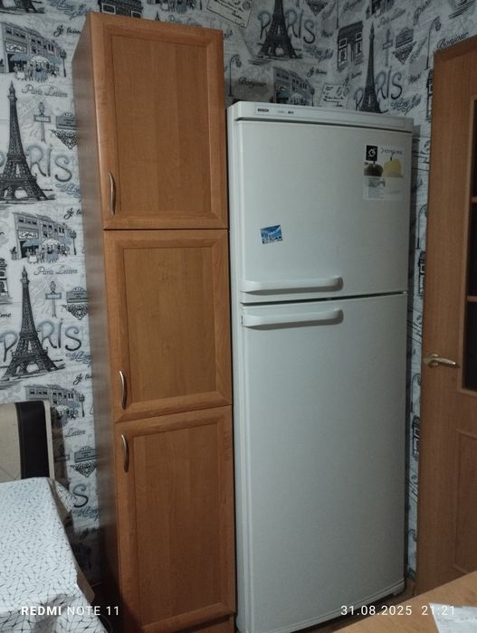 Продам шкаф15 тыс  и сушилку 7 тыс