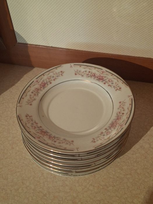 Продам тарелки и блюда