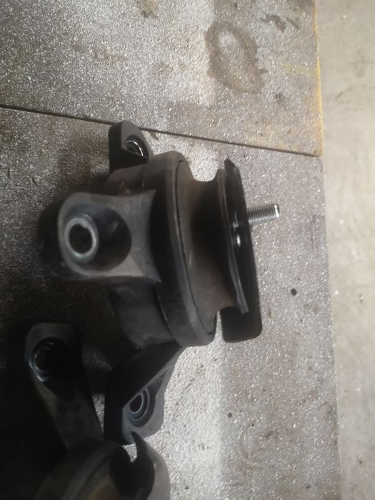 Продам подушки двигателя