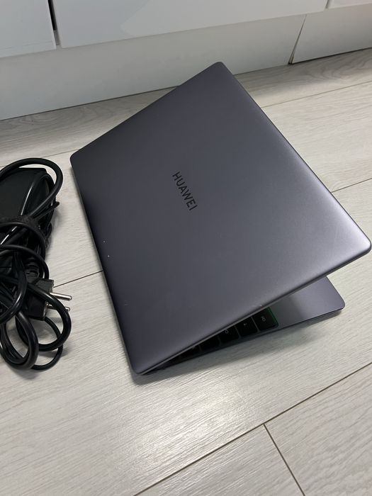 Huawei MateBook• i7• touch •