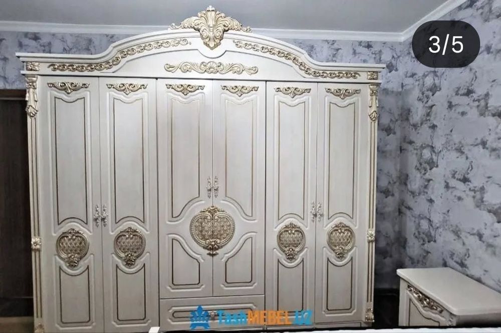 Спальный гарнитур Венеция, цвет шампань, стоял не долго почти новый