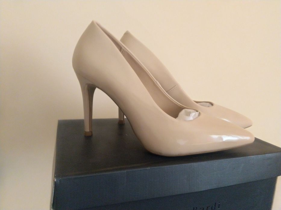 Pantofi crem / bej / nude / 38 / Sergio Bardi