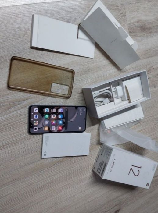 Xiaomi 12T blue 256. В отличном состоянии.
