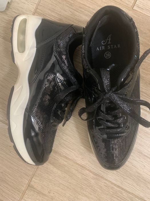 Чисто нови дамски маратонки