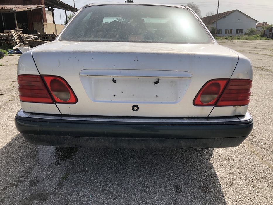 Мерцедес Е 2.9 на части