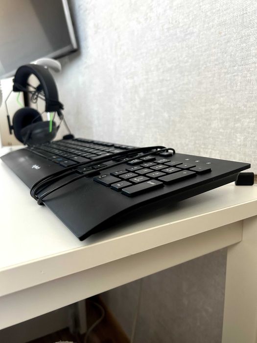 Клавиатура Logitech (проводная, USB)