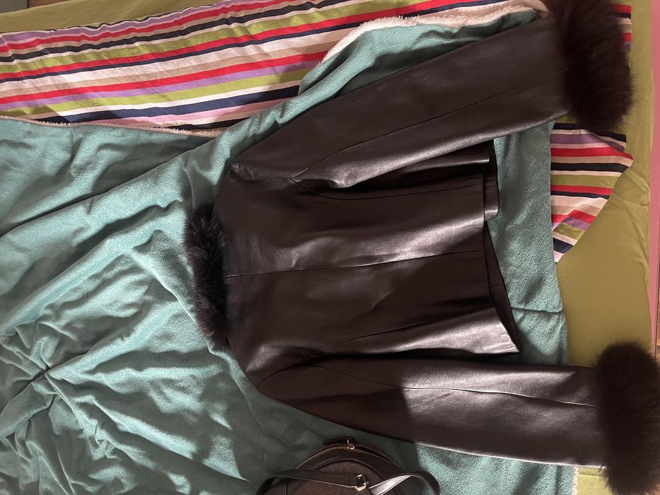 Vand haina dama piele si blana naturala