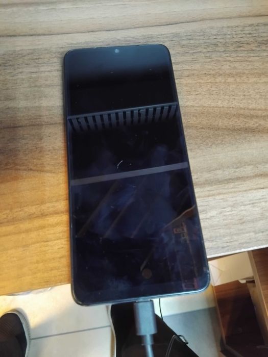 Продавам Самсунг А3