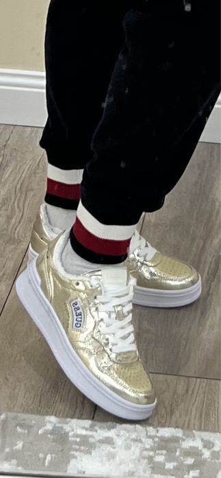 Продам кроссовки Guess оригинал 36 размер