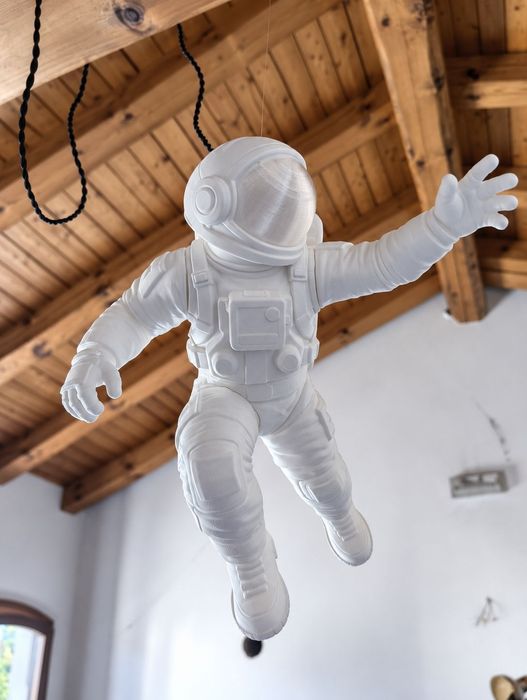 Lampa stil astronaut