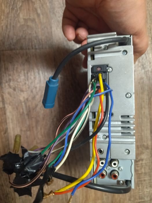 Продам магнитолу ALPINE.