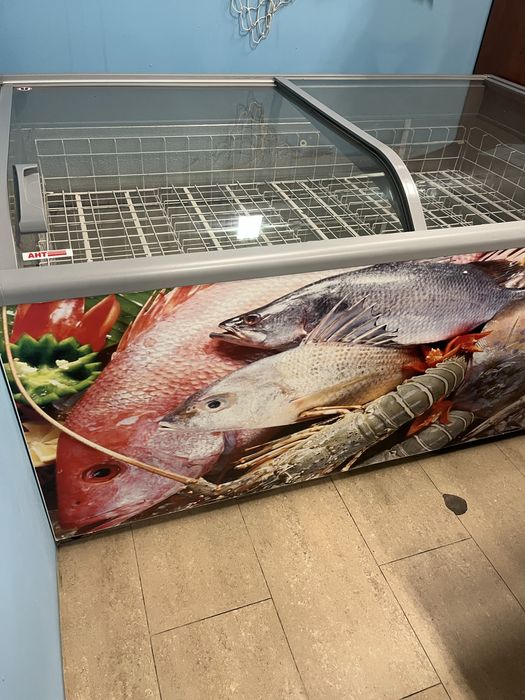 Хладилна маса за риба с агрегат и Фризер