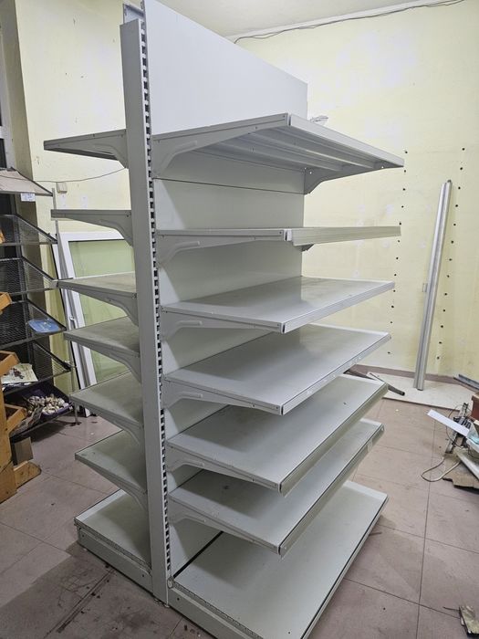 Островен стелаж метален