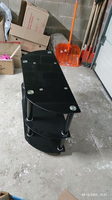 Тумбочка стеклянная