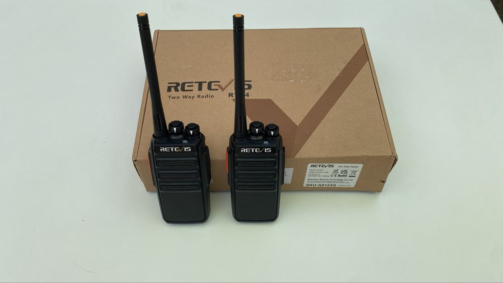 Set 2 stații radio walkie-talkie Retevis RT24V