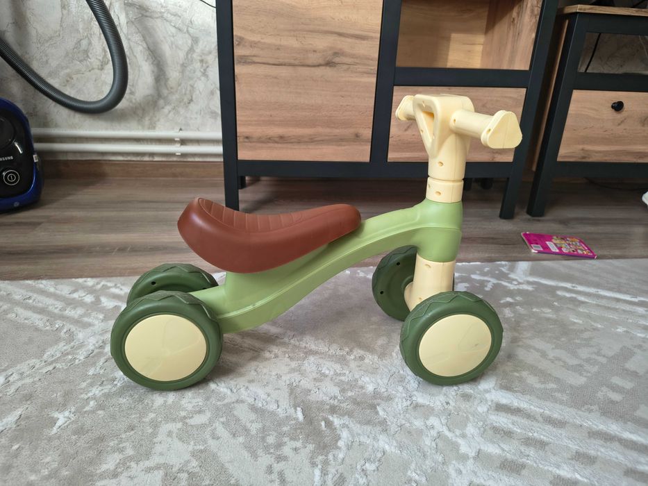 Продам беговел детский