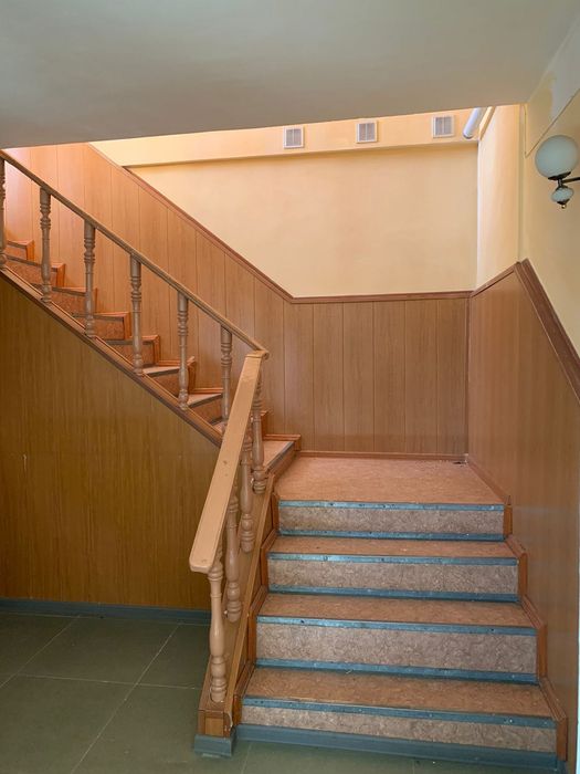 Двухэтажное здание