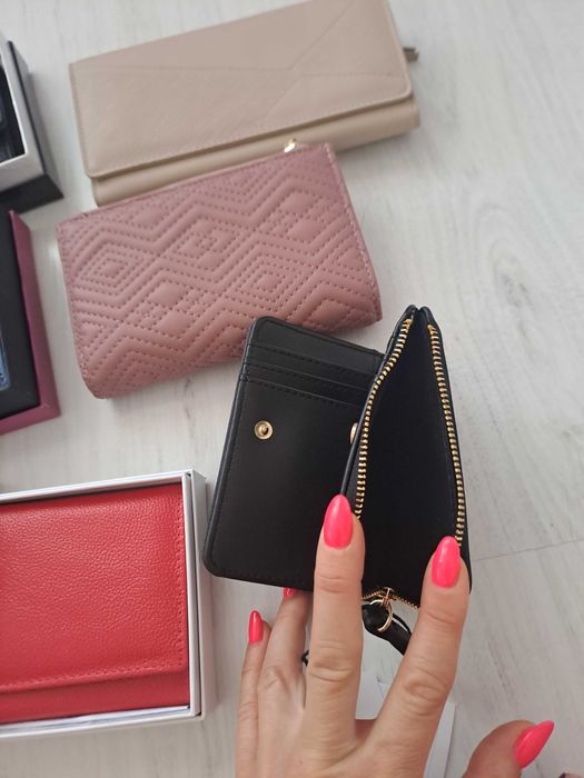 Дамски портмонета