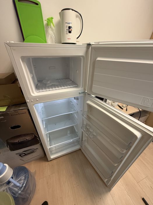 Продам холодильник Midea в отличном состоянии