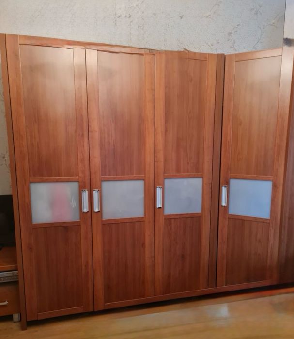 Шкаф угловой плательный