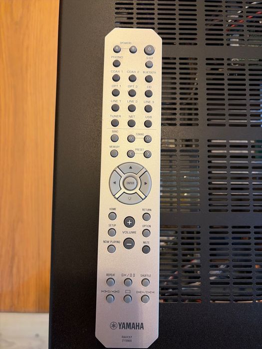 Продавам Ресийвър Yamaha - R-N803D, черен