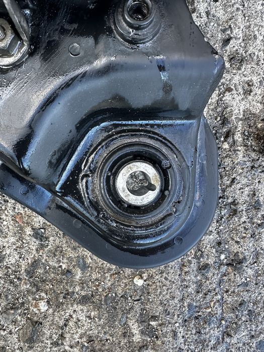 Преден мост Lancia Delta 3 нови тампони.