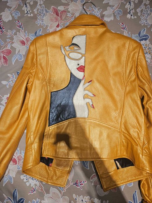 Кожено яке жълто