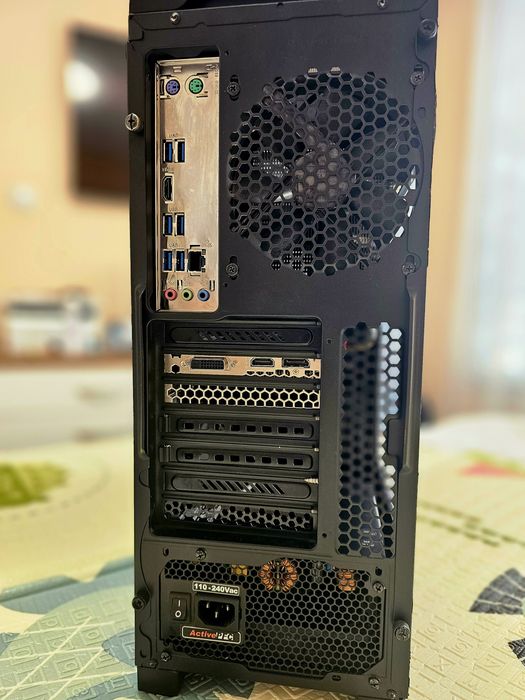 Gaming PC - i5-9600K / RTX 2060 Super 8GB / Z390 / 16GB RAM / Win 11