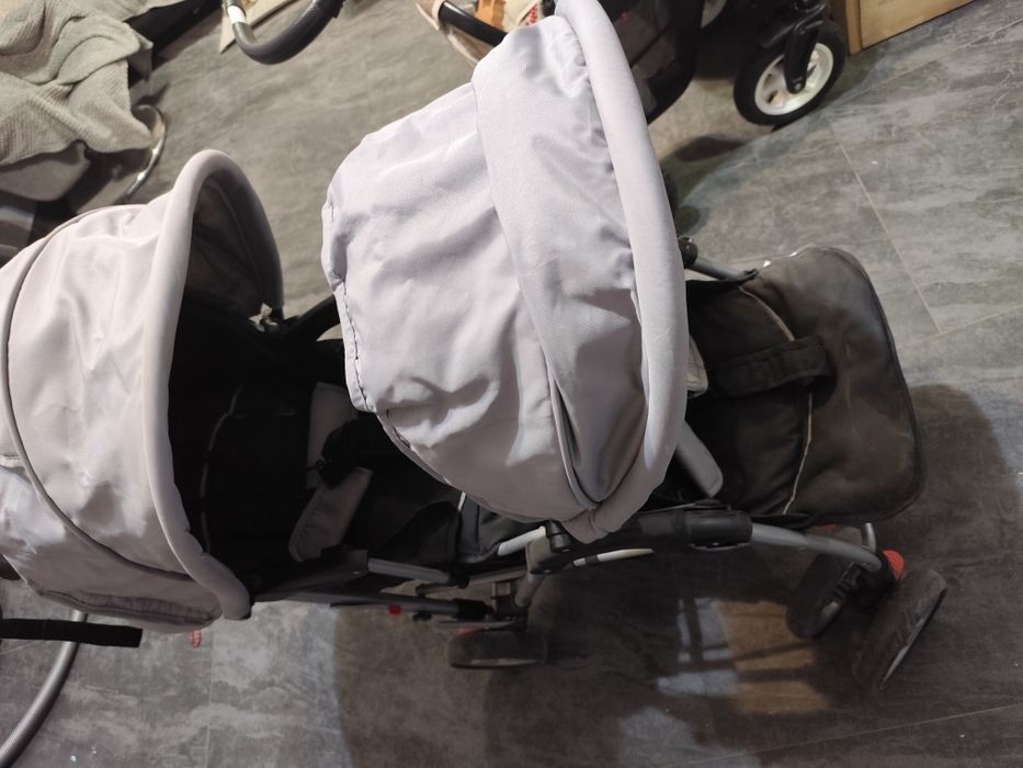 Cărucior dublul  in stare buna