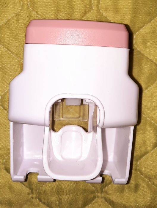 Нов диспенсер за паста за зъби с поставка за две четки