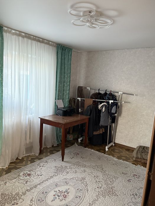 Продается большой дом, в центре.