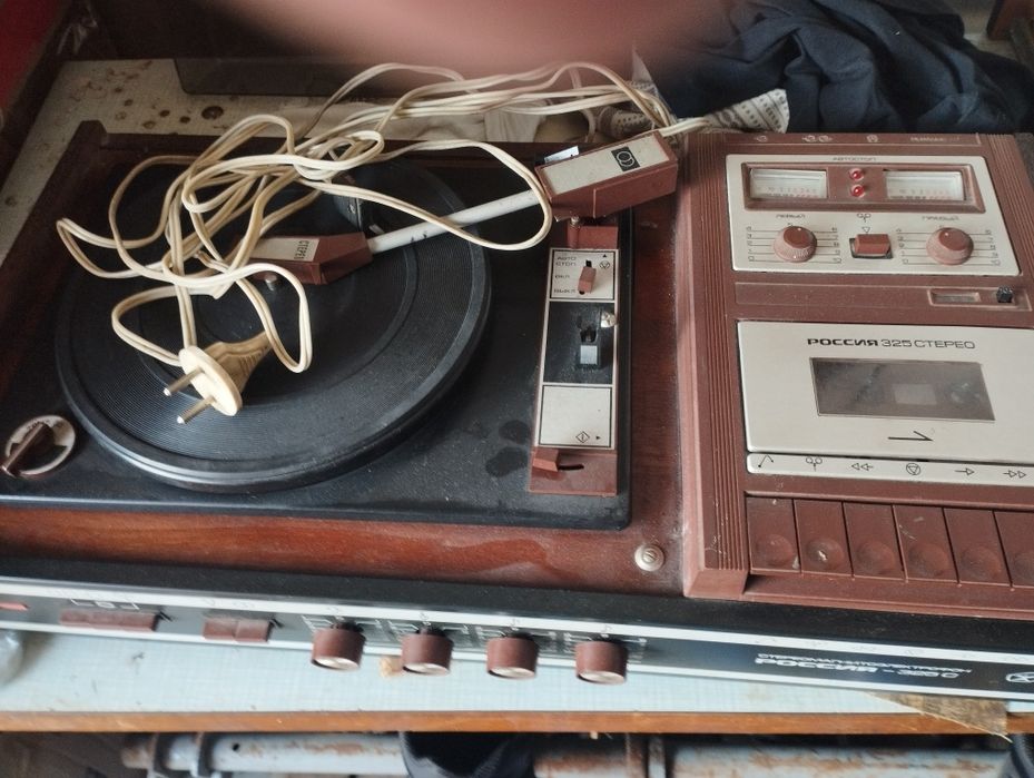Продам проигрыватель ''Россия'' СССР