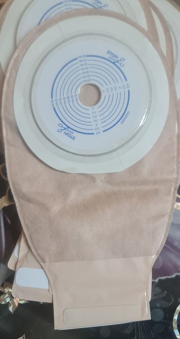Pungi colostoma. Forma patrata 49 buc. şi 10 buc. rotunde