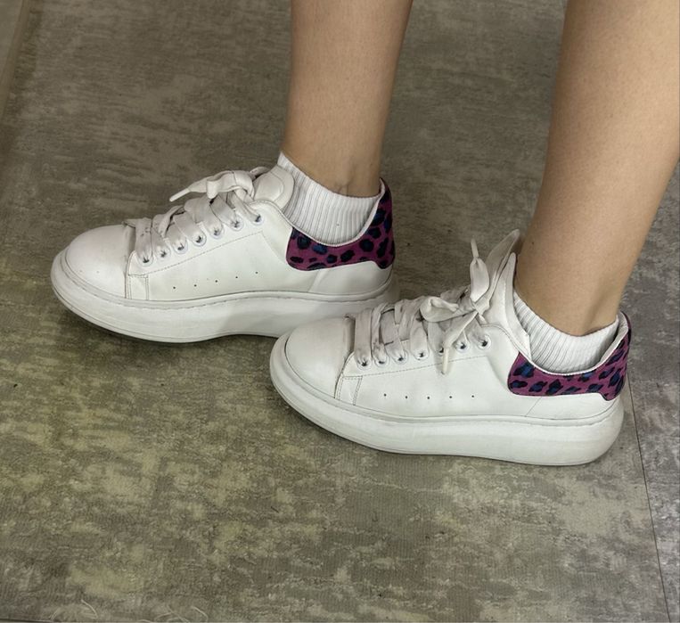 Женские кроссовки